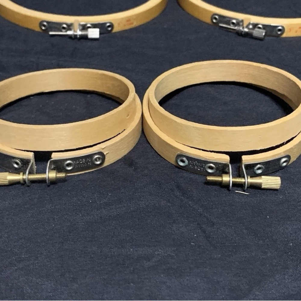 4 Wood Embroidery Hoop, Screw Closure 2-5” & 2-3” - Picture 2 of 7